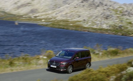 2023 Mercedes-Benz T-Class (Color: Rubellite Red Metallic) Front Three-Quarter Wallpapers 450x275 (16)