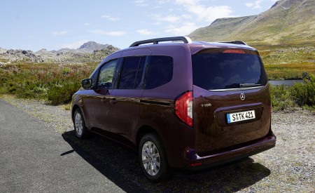 2023 Mercedes-Benz T-Class (Color: Rubellite Red Metallic) Rear Three-Quarter Wallpapers 450x275 (20)