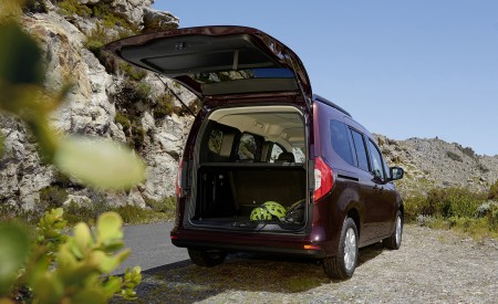 2023 Mercedes-Benz T-Class (Color: Rubellite Red Metallic) Trunk Wallpapers 450x275 (27)