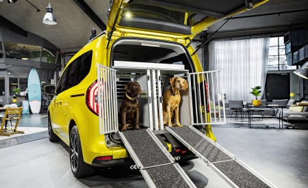 2023 Mercedes-Benz T-Class Trunk Wallpapers 450x275 (61)