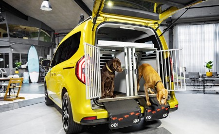 2023 Mercedes-Benz T-Class Trunk Wallpapers 450x275 (63)