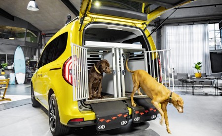 2023 Mercedes-Benz T-Class Trunk Wallpapers 450x275 (64)