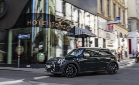 2023 Mini Cooper S Resolute Edition Front Three-Quarter Wallpapers 450x275 (7)