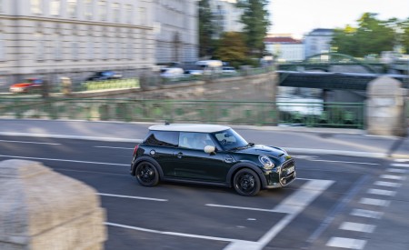 2023 Mini Cooper S Resolute Edition Front Three-Quarter Wallpapers 450x275 (18)