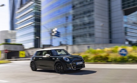 2023 Mini Cooper S Resolute Edition Front Three-Quarter Wallpapers  450x275 (8)