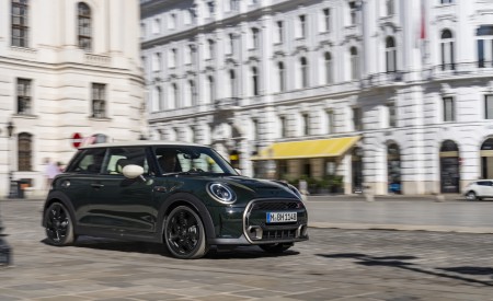 2023 Mini Cooper S Resolute Edition Front Three-Quarter Wallpapers 450x275 (2)