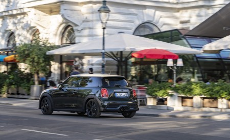 2023 Mini Cooper S Resolute Edition Rear Three-Quarter Wallpapers 450x275 (28)
