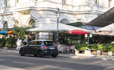 2023 Mini Cooper S Resolute Edition Rear Three-Quarter Wallpapers 450x275 (29)