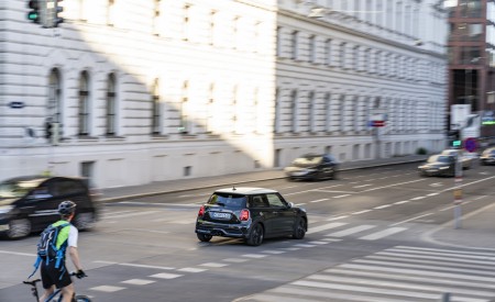 2023 Mini Cooper S Resolute Edition Rear Three-Quarter Wallpapers  450x275 (22)