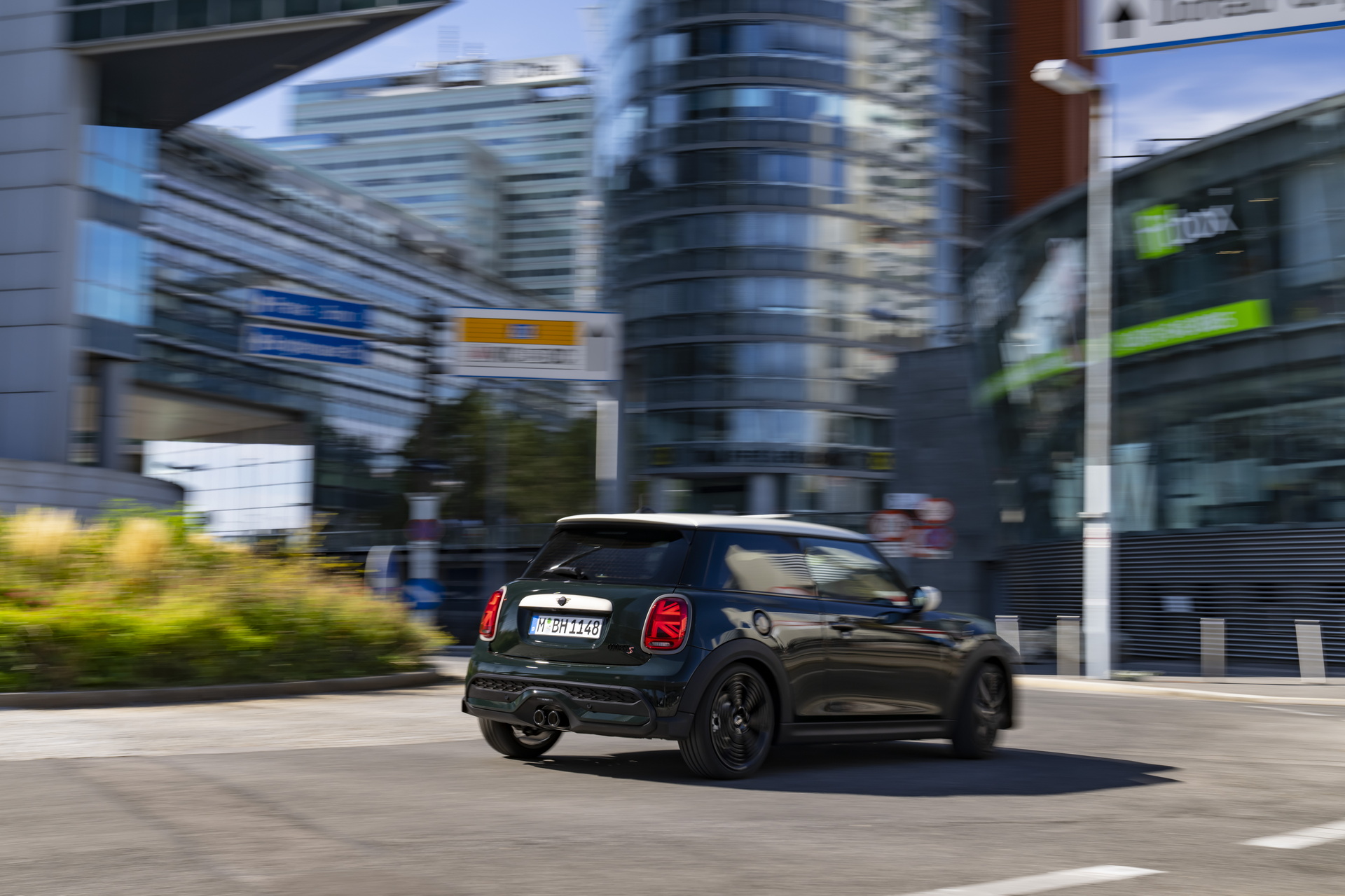 2023 Mini Cooper S Resolute Edition Rear Three-Quarter Wallpapers (11)