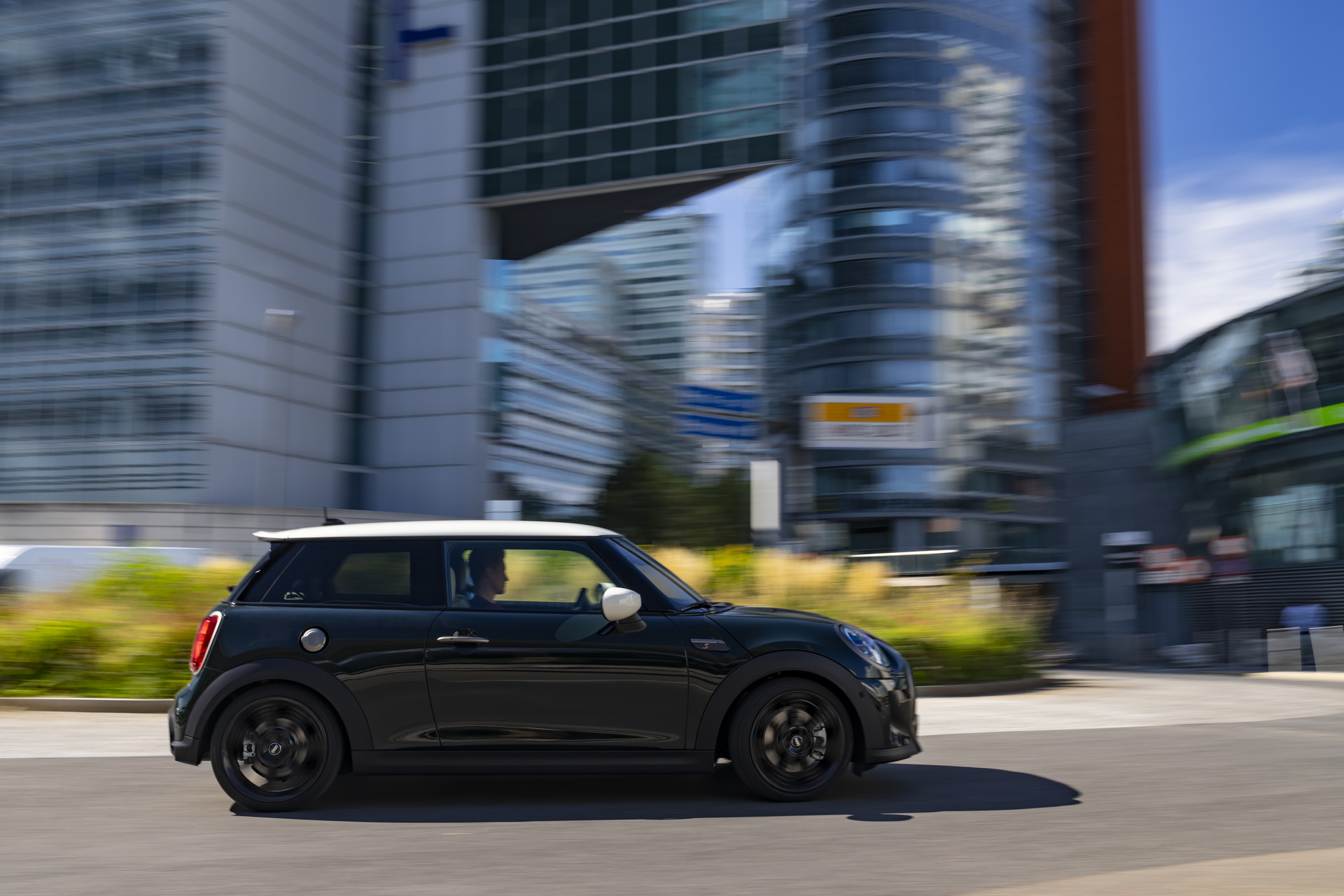 2023 Mini Cooper S Resolute Edition Side Wallpapers  (12)