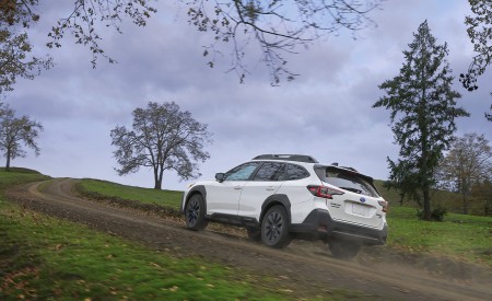 2023 Subaru Outback Rear Three-Quarter Wallpapers 450x275 (2)