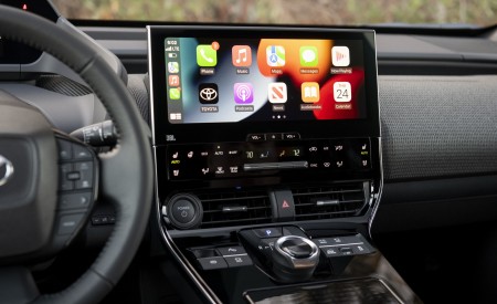 2023 Toyota bZ4X Limited AWD Central Console Wallpapers 450x275 (187)