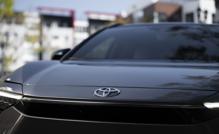 2023 Toyota bZ4X Limited AWD Detail Wallpapers 450x275 (107)