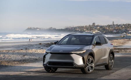 2023 Toyota bZ4X Limited AWD Front Three-Quarter Wallpapers 450x275 (147)