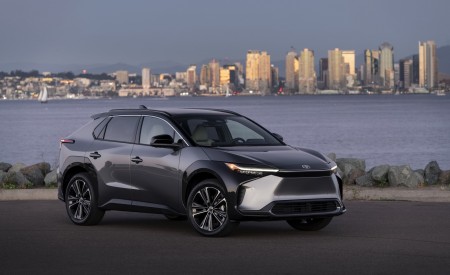2023 Toyota bZ4X Limited AWD Front Three-Quarter Wallpapers 450x275 (142)