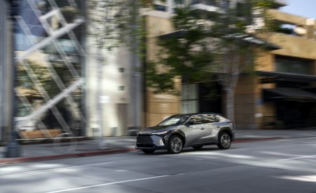 2023 Toyota bZ4X Limited AWD Front Three-Quarter Wallpapers 450x275 (114)