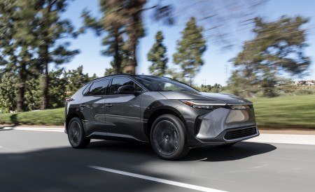 2023 Toyota bZ4X Limited AWD Front Three-Quarter Wallpapers 450x275 (87)