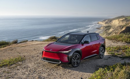 2023 Toyota bZ4X Limited AWD Front Three-Quarter Wallpapers 450x275 (34)