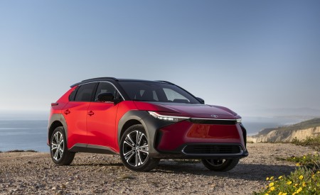 2023 Toyota bZ4X Limited AWD Front Three-Quarter Wallpapers 450x275 (29)