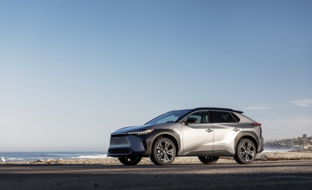 2023 Toyota bZ4X Limited AWD Front Three-Quarter Wallpapers 450x275 (148)