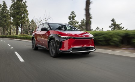 2023 Toyota bZ4X Limited AWD Front Three-Quarter Wallpapers 450x275 (3)