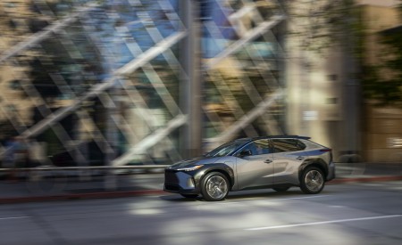 2023 Toyota bZ4X Limited AWD Front Three-Quarter Wallpapers 450x275 (115)