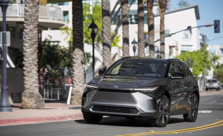 2023 Toyota bZ4X Limited AWD Front Three-Quarter Wallpapers 450x275 (102)