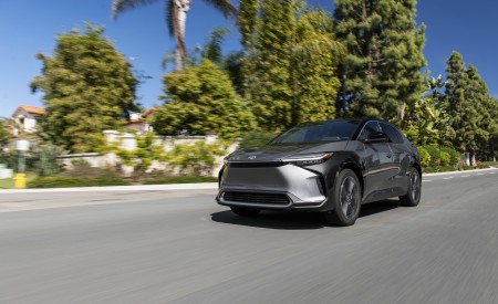 2023 Toyota bZ4X Limited AWD Front Three-Quarter Wallpapers 450x275 (88)