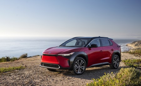 2023 Toyota bZ4X Limited AWD Front Three-Quarter Wallpapers 450x275 (35)