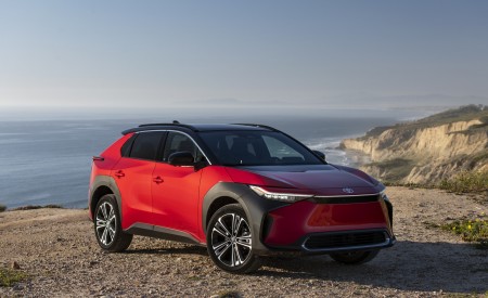 2023 Toyota bZ4X Limited AWD Front Three-Quarter Wallpapers 450x275 (30)