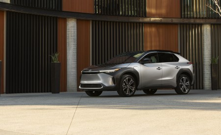 2023 Toyota bZ4X Limited AWD Front Three-Quarter Wallpapers 450x275 (116)