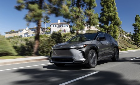 2023 Toyota bZ4X Limited AWD Front Three-Quarter Wallpapers 450x275 (89)