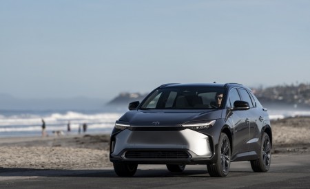 2023 Toyota bZ4X Limited AWD Front Three-Quarter Wallpapers 450x275 (150)