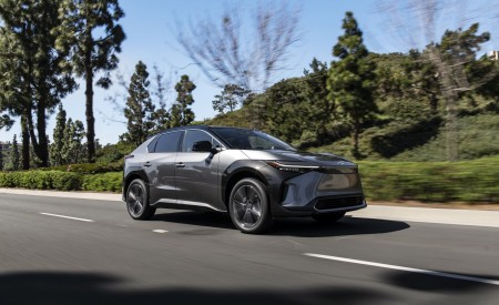 2023 Toyota bZ4X Limited AWD Front Three-Quarter Wallpapers 450x275 (90)