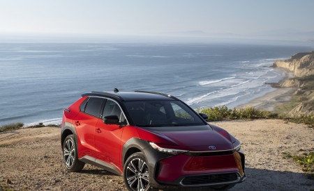 2023 Toyota bZ4X Limited AWD Front Three-Quarter Wallpapers 450x275 (32)