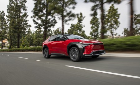 2023 Toyota bZ4X Limited AWD Front Three-Quarter Wallpapers 450x275 (7)