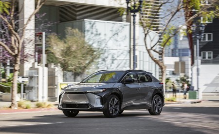 2023 Toyota bZ4X Limited AWD Front Three-Quarter Wallpapers 450x275 (97)