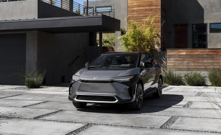 2023 Toyota bZ4X Limited AWD Front Wallpapers 450x275 (124)