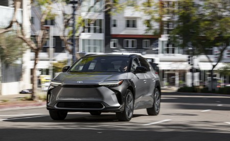 2023 Toyota bZ4X Limited AWD Front Wallpapers 450x275 (98)