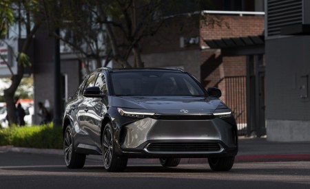 2023 Toyota bZ4X Limited AWD Front Wallpapers 450x275 (104)