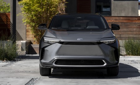 2023 Toyota bZ4X Limited AWD Front Wallpapers 450x275 (126)