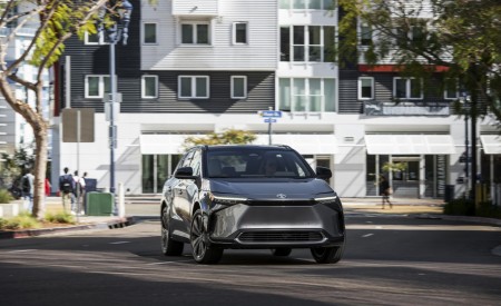 2023 Toyota bZ4X Limited AWD Front Wallpapers 450x275 (105)