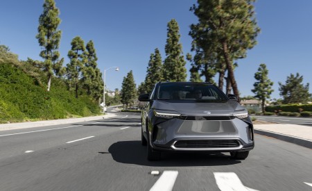 2023 Toyota bZ4X Limited AWD Front Wallpapers 450x275 (94)