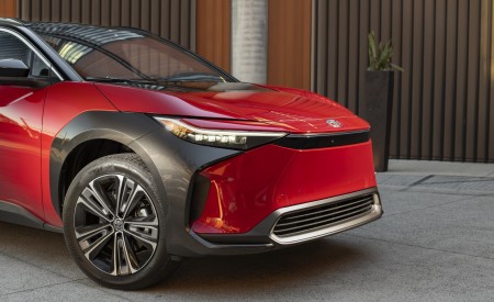 2023 Toyota bZ4X Limited AWD Front Wallpapers 450x275 (27)