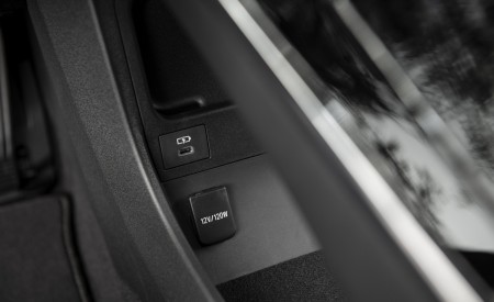 2023 Toyota bZ4X Limited AWD Interior Detail Wallpapers 450x275 (202)