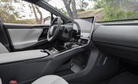 2023 Toyota bZ4X Limited AWD Interior Wallpapers 450x275 (201)