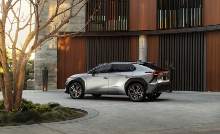 2023 Toyota bZ4X Limited AWD Rear Three-Quarter Wallpapers 450x275 (117)