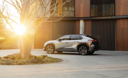 2023 Toyota bZ4X Limited AWD Rear Three-Quarter Wallpapers 450x275 (118)