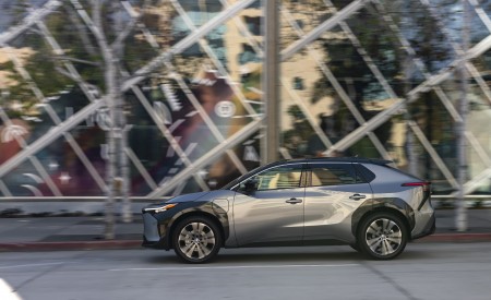 2023 Toyota bZ4X Limited AWD Rear Three-Quarter Wallpapers 450x275 (119)